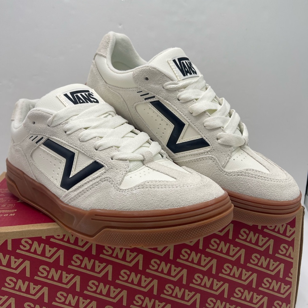 Vans Men’s Upland
Suede Marshmallow/Gum
VN000D250VM Sneakers - Picture 3 of 16